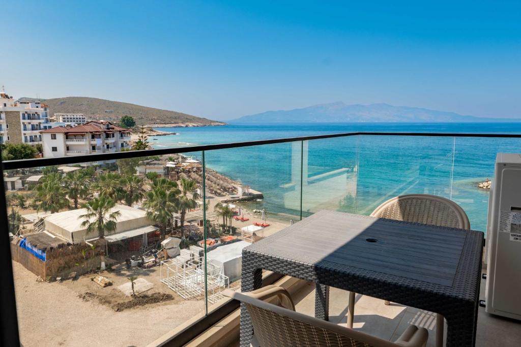 Mirage Bay Deluxe hotel pool Sarandë Albania