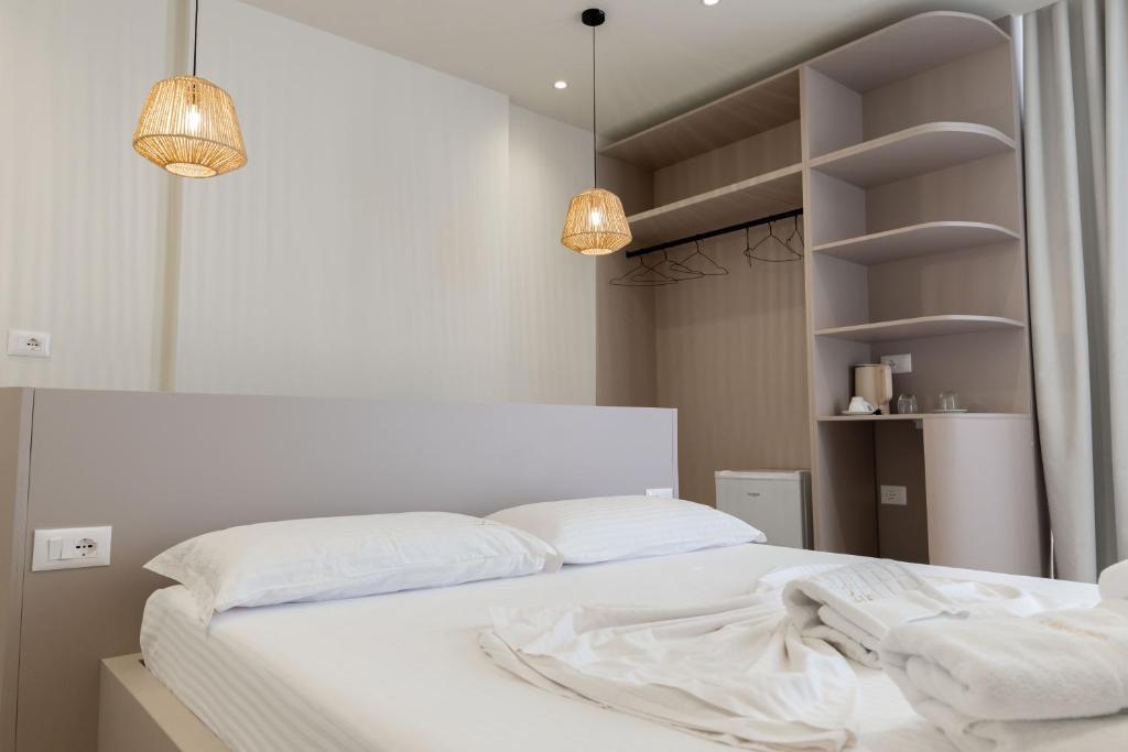 Mirage Bay Deluxe hotel exterior Sarandë